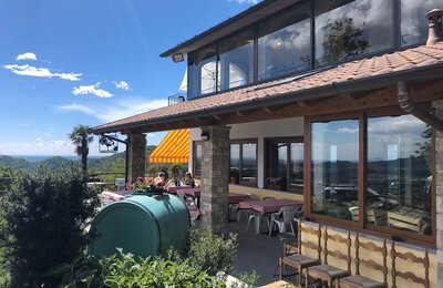 Azienda Agricola del Battista a Palazzago, cascinale rurale con vista sulle colline