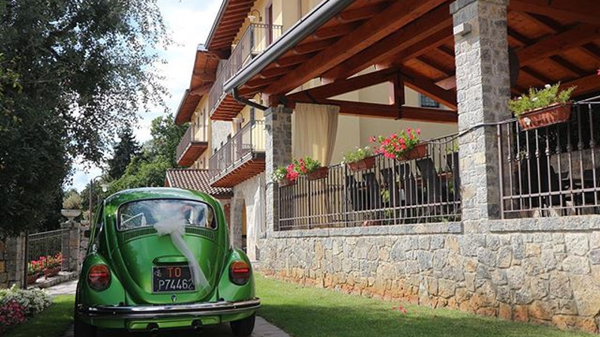Ristorante Camoretti, sala interna con vista panoramica sulle colline
