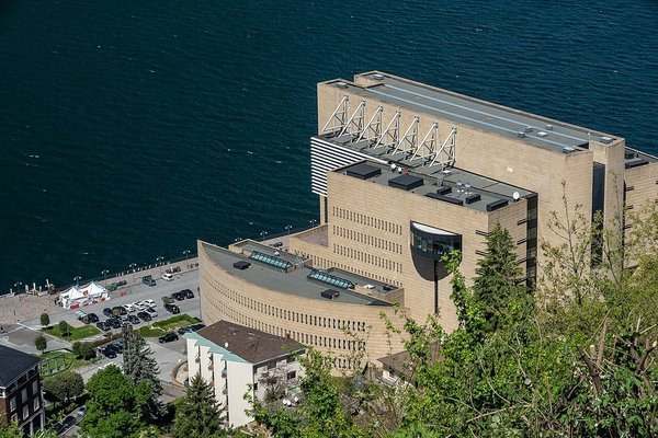 Casinò di Campione d'Italia, edificio di Mario Botta sul Lago di Lugano