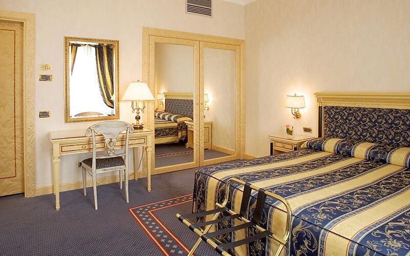 Hotel Excelsior San Marco Bergamo, facciata storica su Piazzale della Repubblica