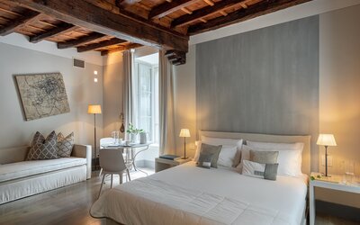 Gombit Hotel