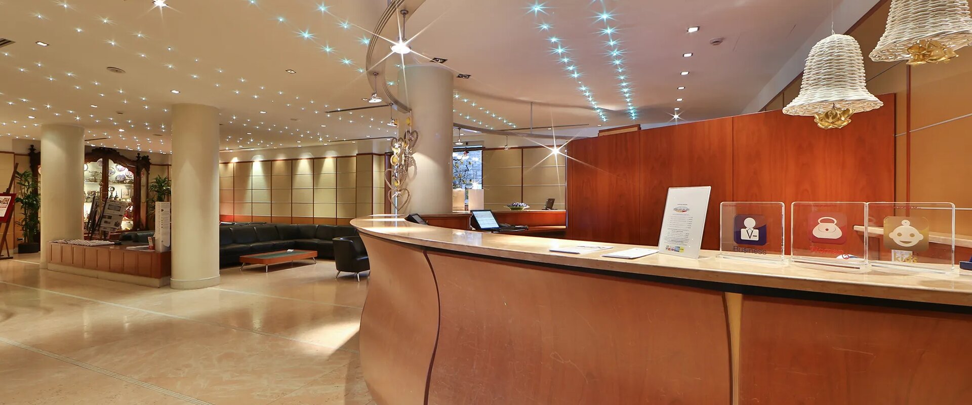 Hotel Cappello d'Oro Bergamo, facciata storica dal 1880 su Viale Papa Giovanni XXIII