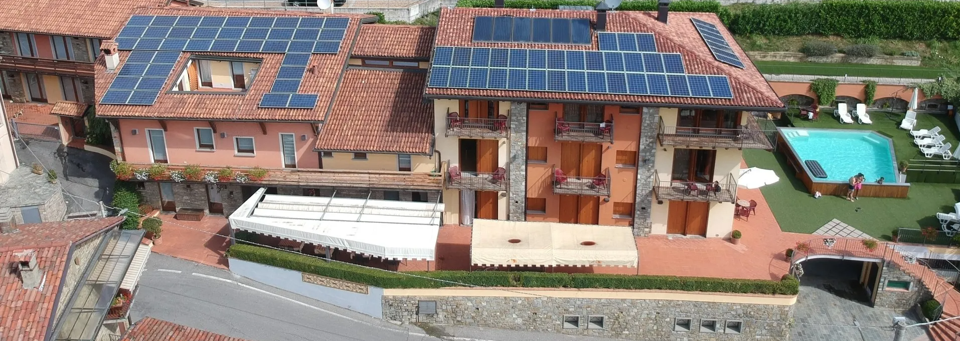 Residence La Marina, appartamenti con piscina e ristorante a Pontida