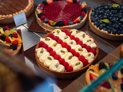 Tavolini esterni della pasticceria