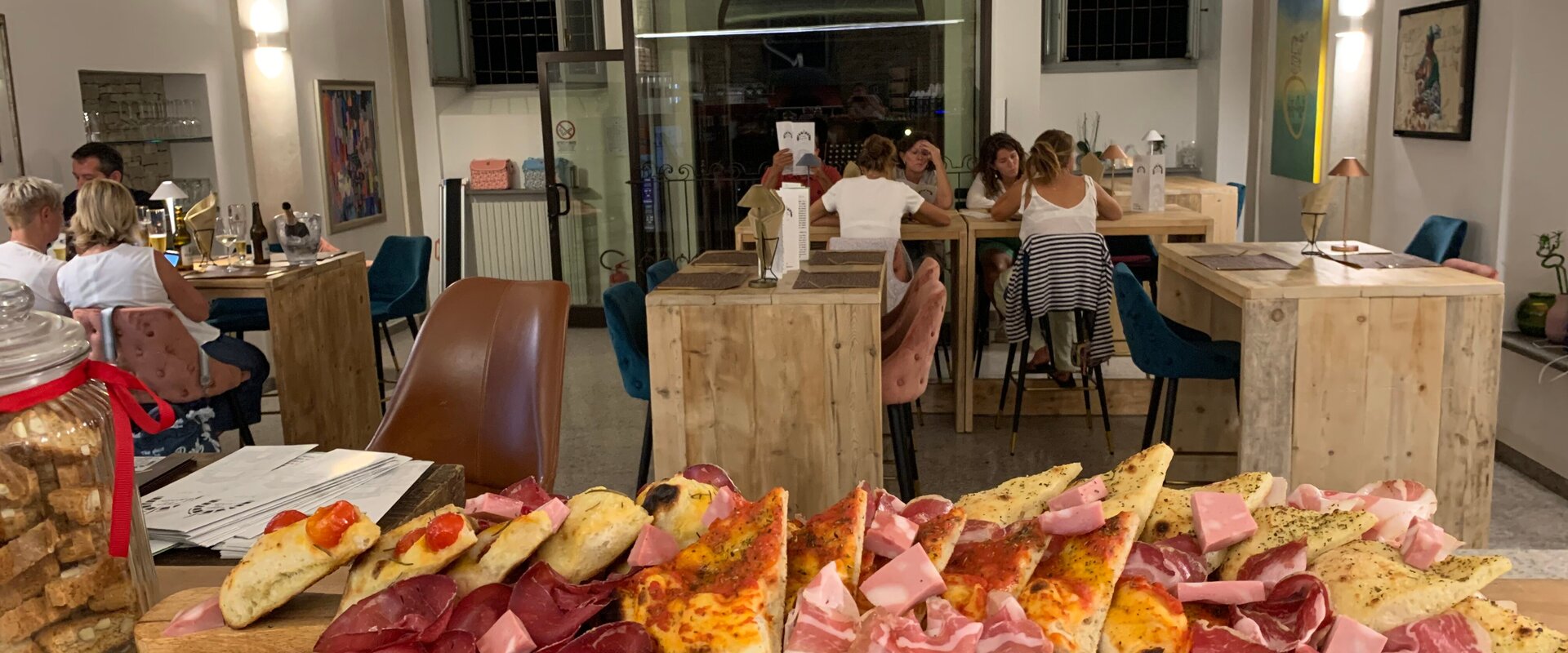 Pizza Dipinta a Bergamo, pizza gourmet servita con ingredienti freschi