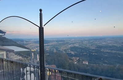 Ristorante Al Botto a Roncola, sala con forno a legna e tavoli per famiglie