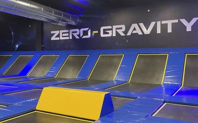 Trampolini con canestro per schiacciate