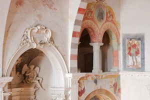 Chiesa di San Nicola, livello superiore delle prime due cappelle a sinistra